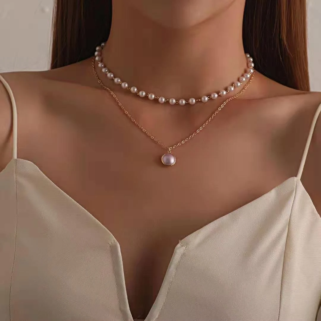 Pearl and chain Neckpiece